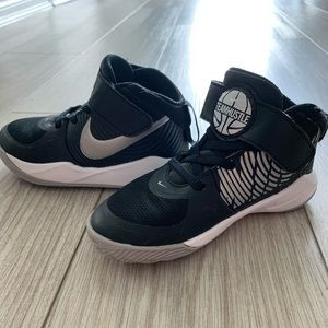 Nike Team Hustle Basketball Shoes